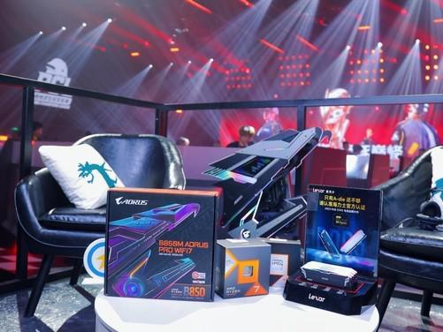 PCL秋季赛：专业电竞装备护航顶级赛事电子pg游戏技嘉AORUS助力2025(图5)